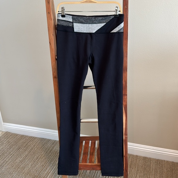 lululemon athletica Black Leggings

BLACK FRIDAY SALE!!! 1/2 OFF - Picture 5 of 7